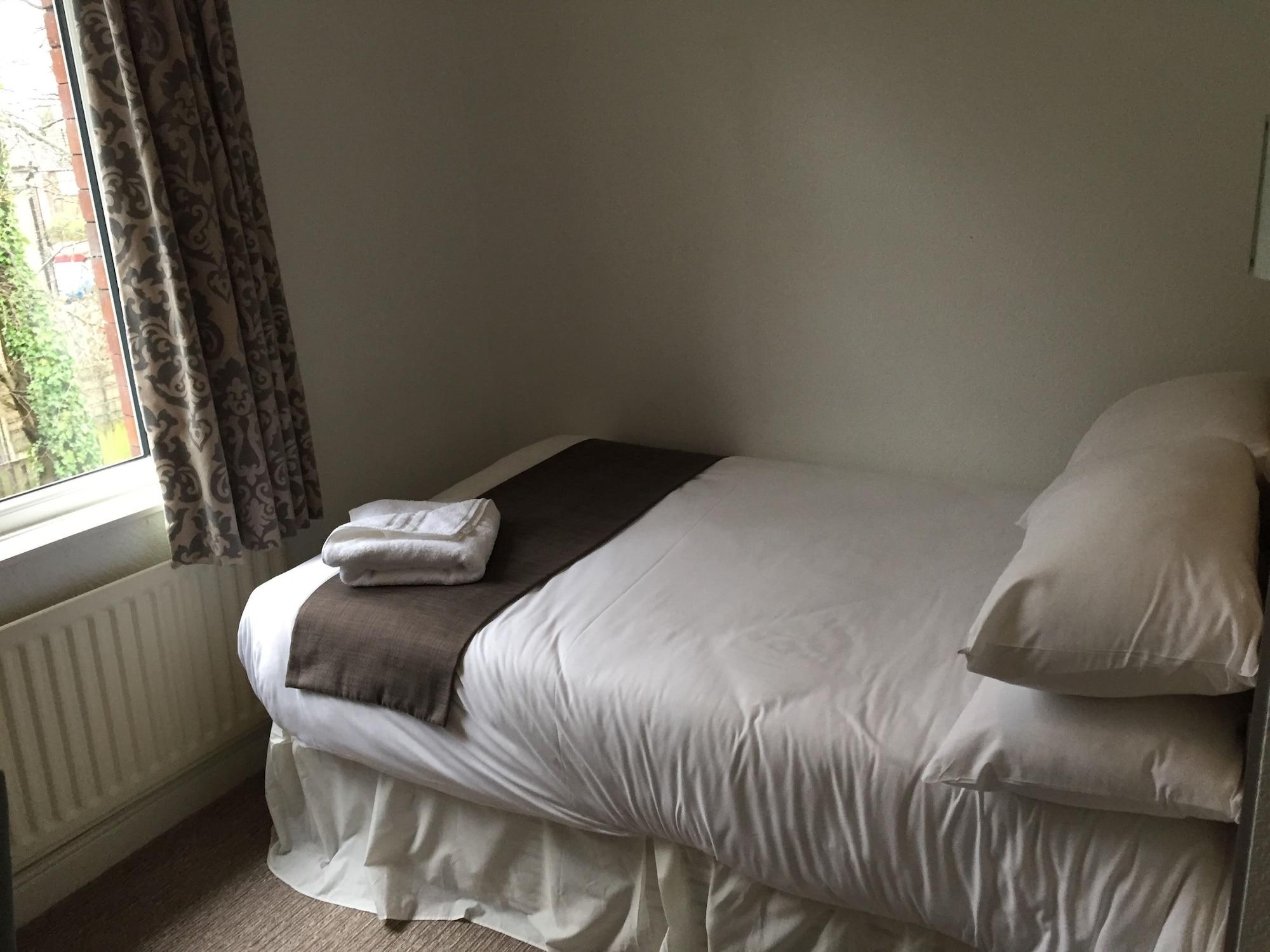 The Victoria Hotel Manchester By Compass Hospitality Oldham Bagian luar foto
