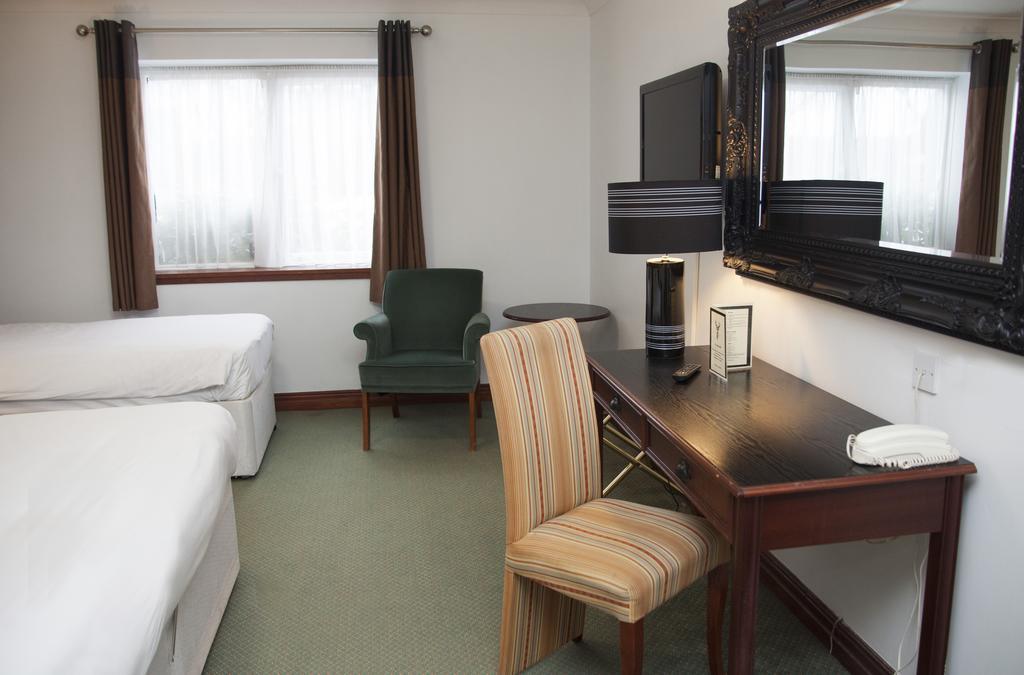 The Victoria Hotel Manchester By Compass Hospitality Oldham Bagian luar foto