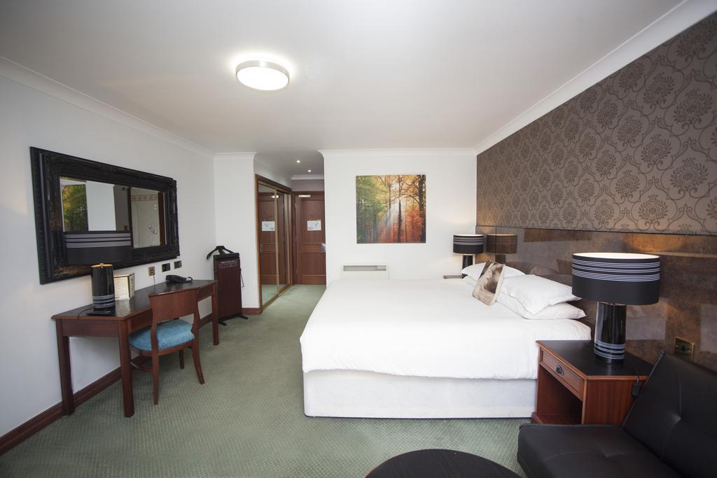 The Victoria Hotel Manchester By Compass Hospitality Oldham Bagian luar foto