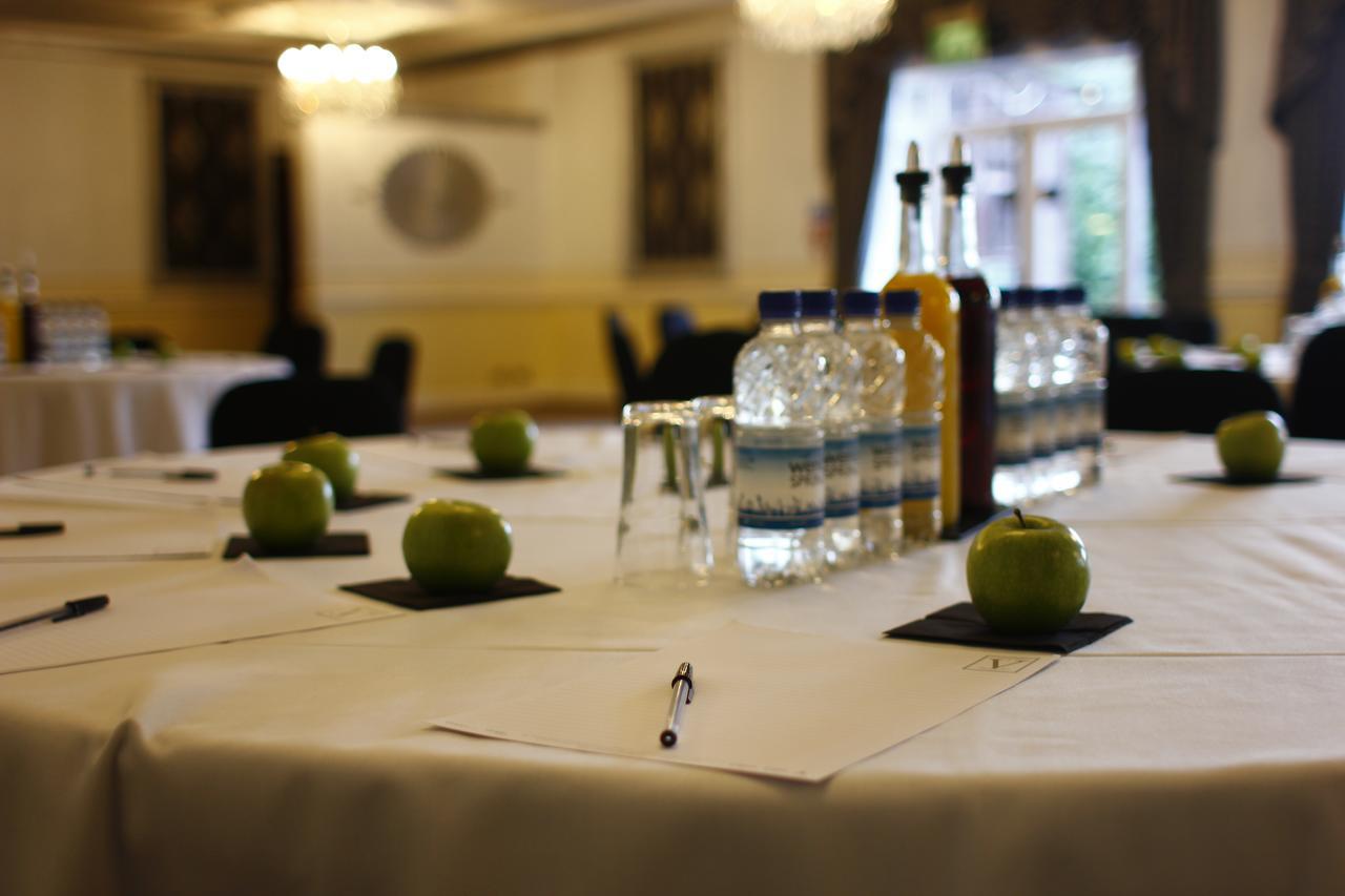 The Victoria Hotel Manchester By Compass Hospitality Oldham Bagian luar foto