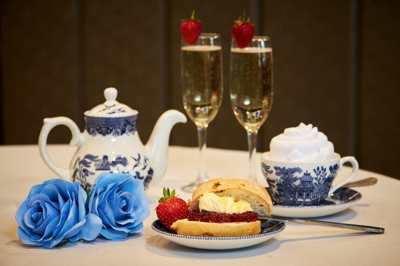 The Victoria Hotel Manchester By Compass Hospitality Oldham Bagian luar foto
